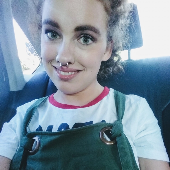 Meet your Posher, Ashley - Picture 1 of 1